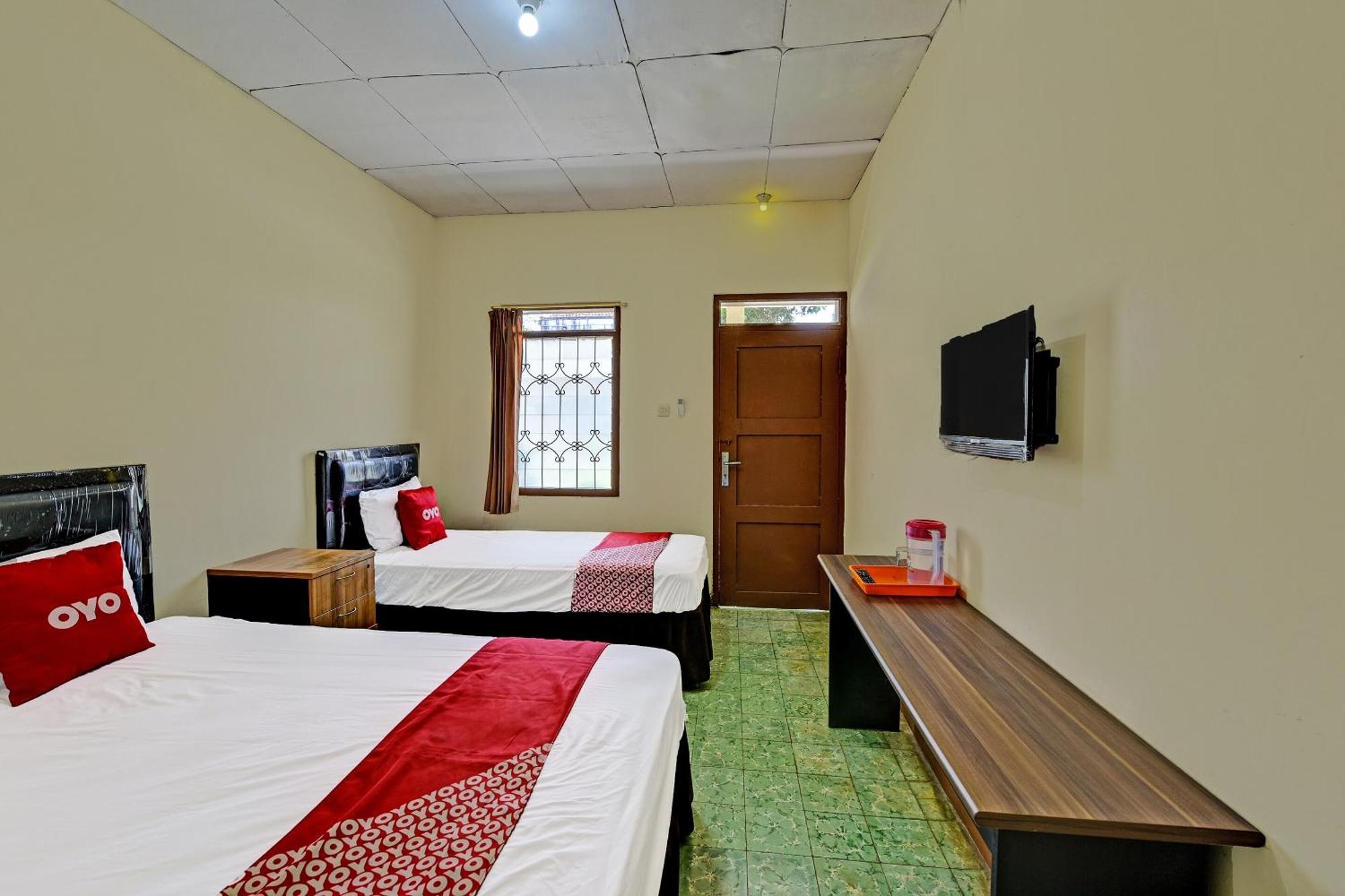 Oyo 90443 Hotel New Kartika In Cilopadang Exteriör bild